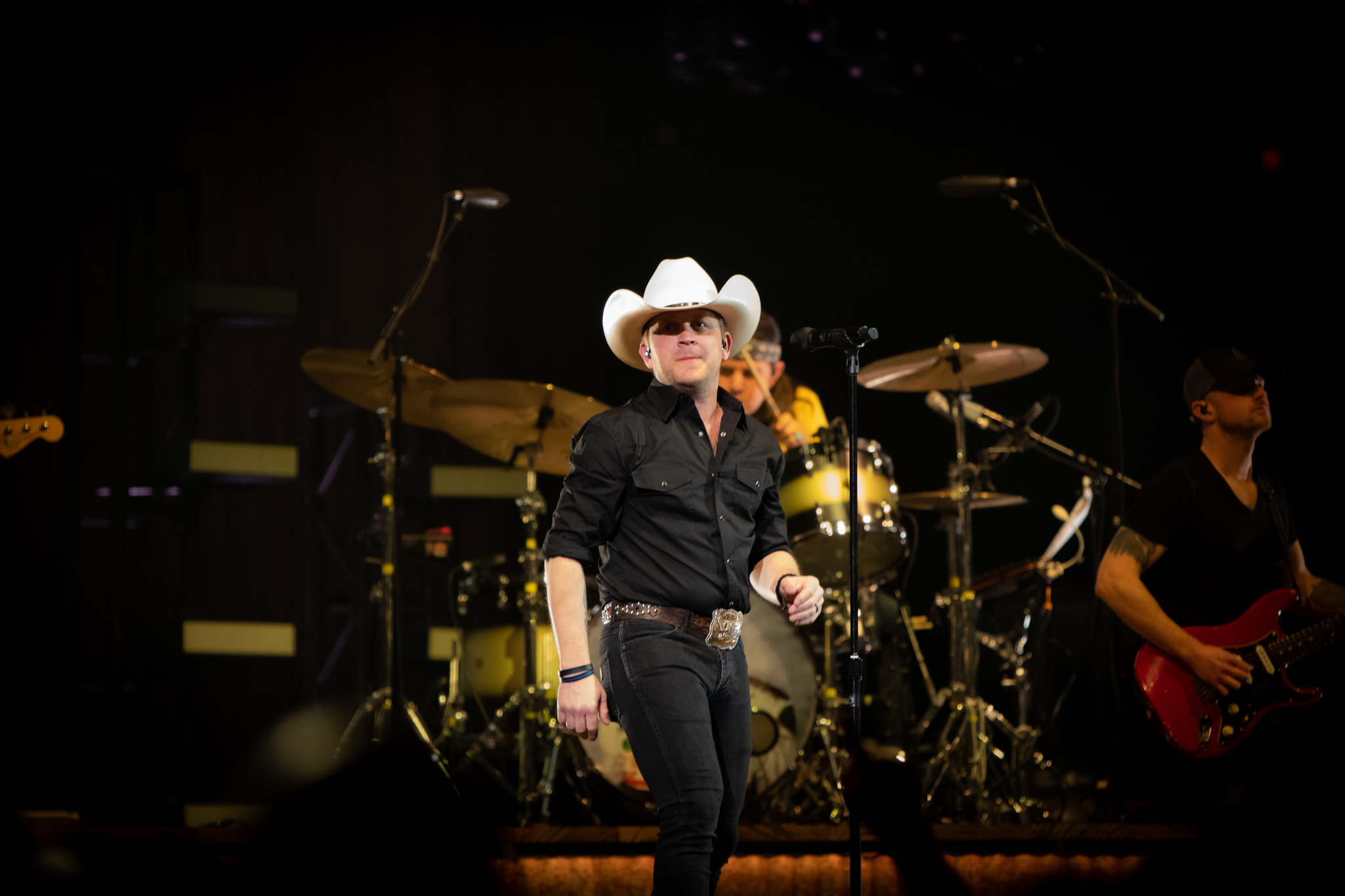 JUSTIN MOORE BRINGS “LONG NIGHTS AND LONGNECKS” TOUR TO CLEVELAND, OHIO